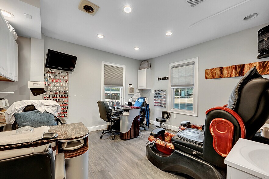 More Photos Of 85 Park Rd, West Hartford Storefront Retail Residential For Sale