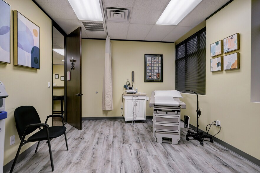 More Photos Of 19701 Kingwood Dr, Kingwood Medical For Sale