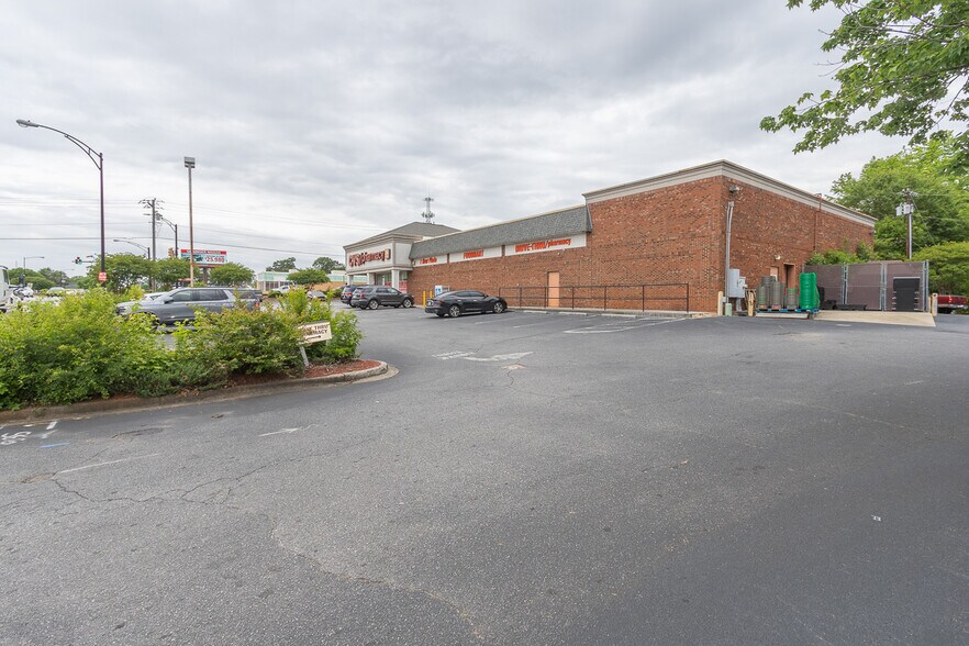 More Photos Of 2814 N Main St, Anderson General Retail For Sale