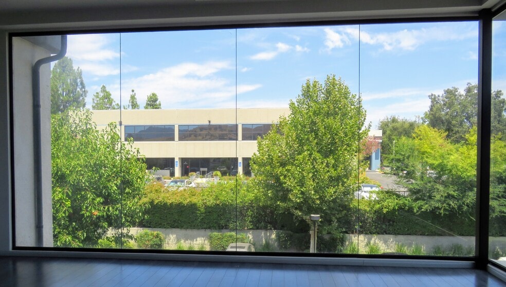 More Photos Of 5115 Clareton Dr, Agoura Hills Medical For Lease