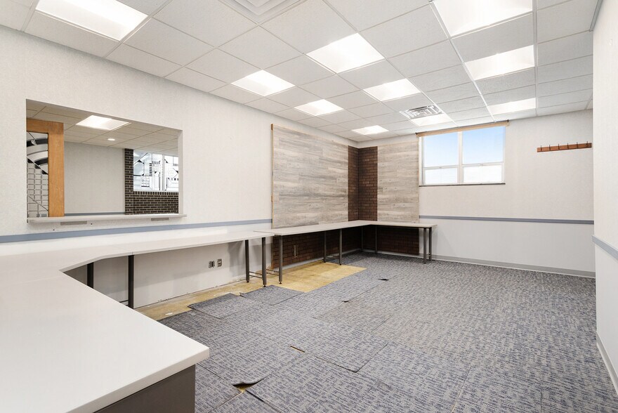 More Photos Of 500 W Crosstown Pky, Kalamazoo Medical For Sale