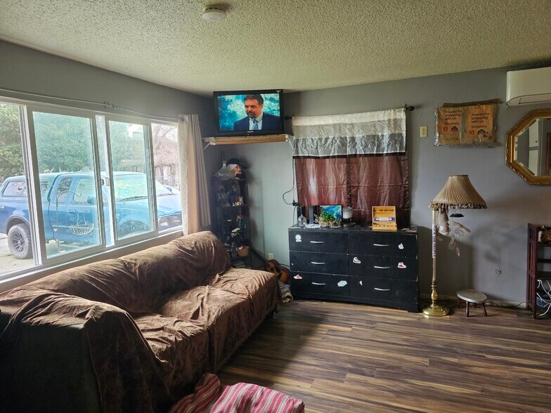 More Photos Of 702 SE 9th St, Grants Pass Apartments For Sale