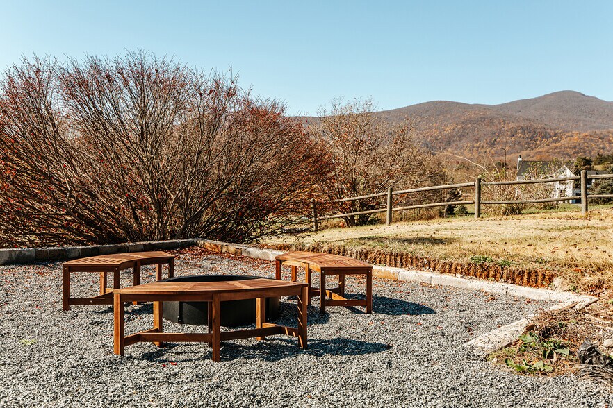 More Photos Of 7847 Rockfish Valley Hwy, Afton Hotel For Sale