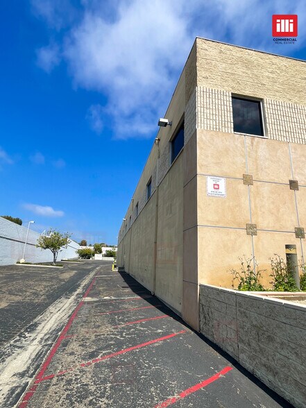 More Photos Of 950 Lawrence Dr, Thousand Oaks Manufacturing For Lease
