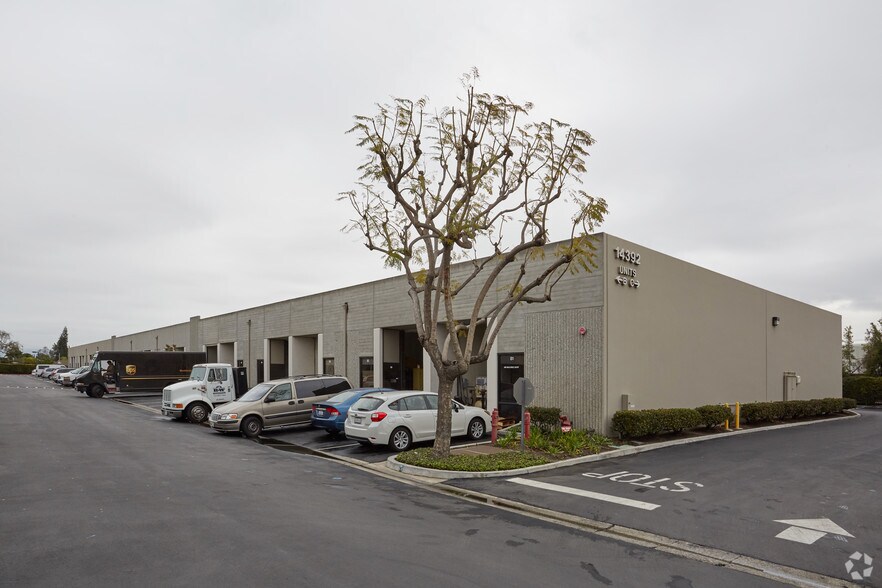 More Photos Of 14392 Hoover St, Westminster Warehouse For Lease