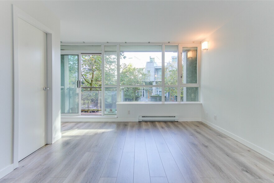 More Photos Of 1432 Hastings St W, Vancouver Office For Sale