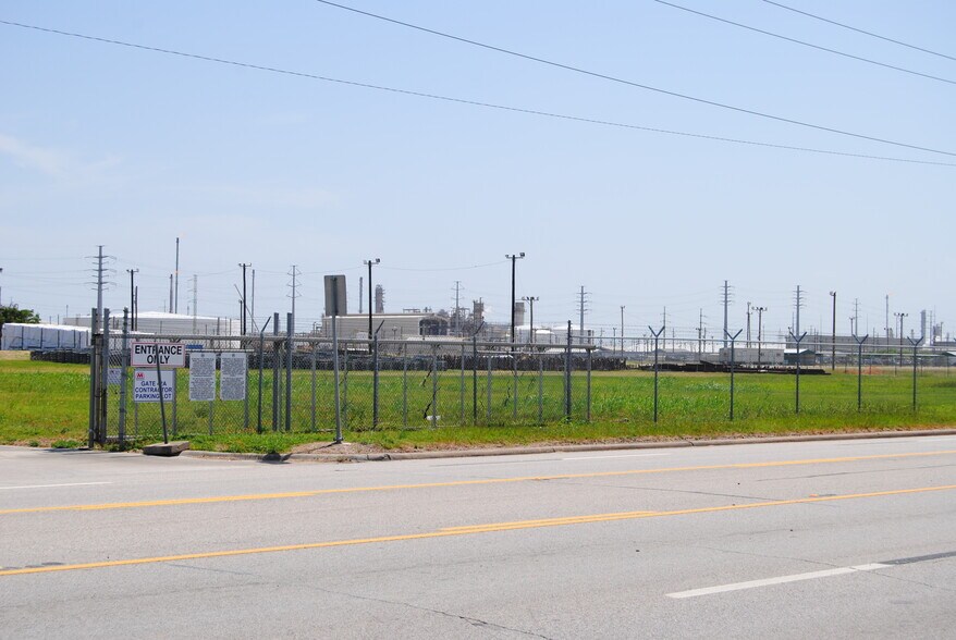 More Photos Of 1438-1450 Texas Ave, Texas City Storefront For Sale