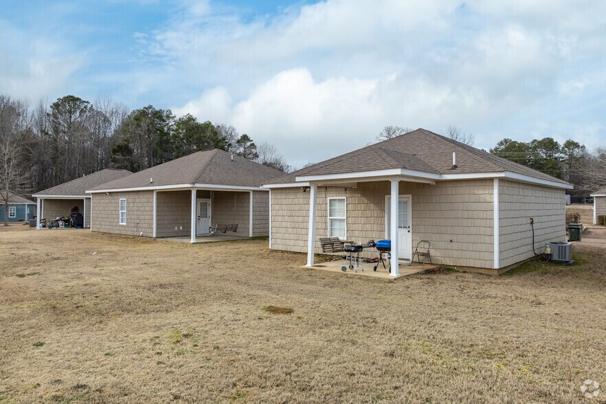 More Photos Of 360-372 Acadia Loop, Oxford Apartments For Sale