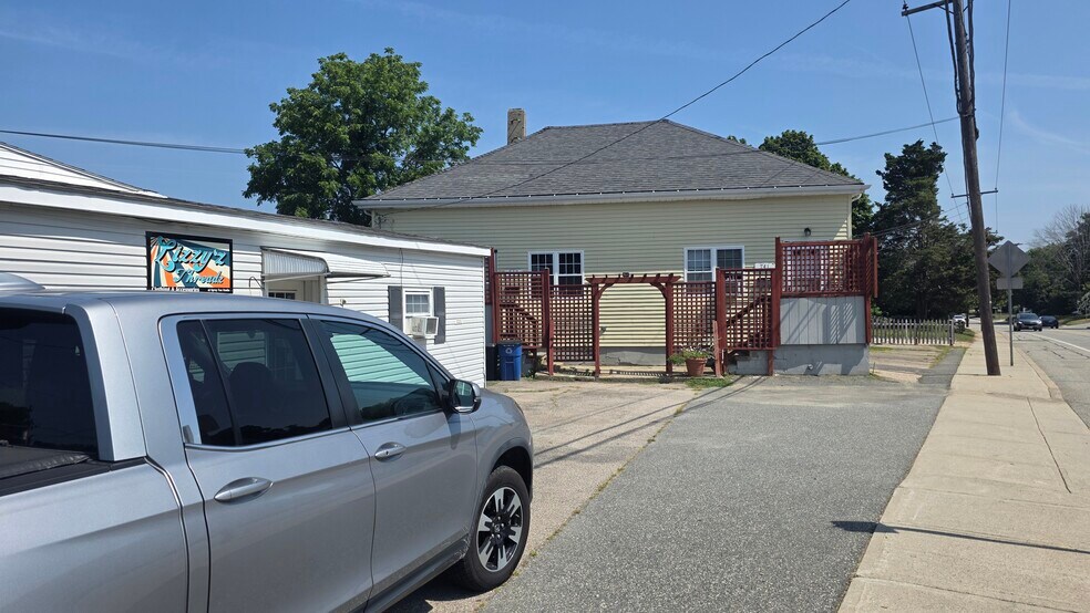 More Photos Of 741 Main Rd & 2 Haskins Rd, Tiverton Storefront Retail Residential For Sale