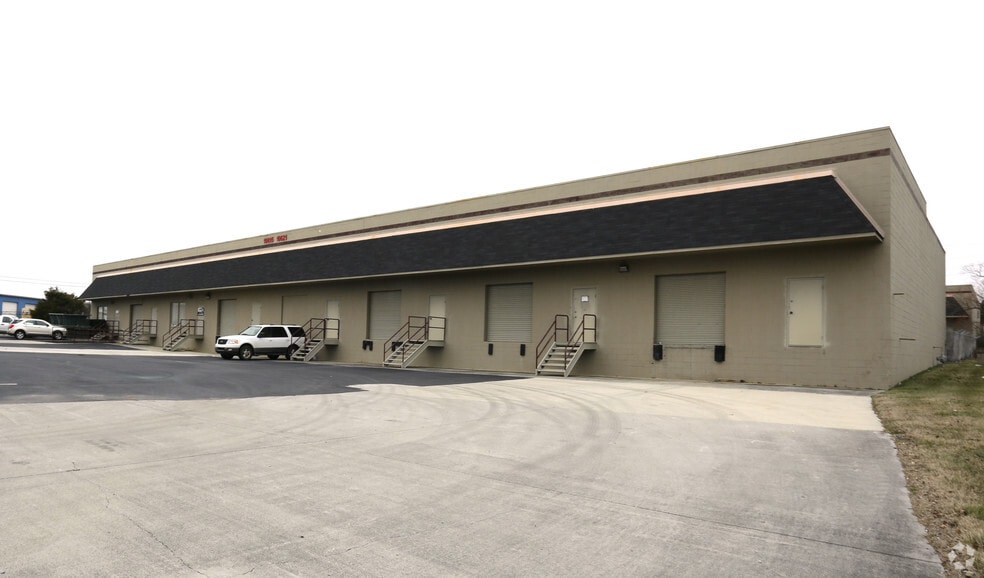 More Photos Of 10615-10617 Lexington Dr, Knoxville Warehouse For Lease