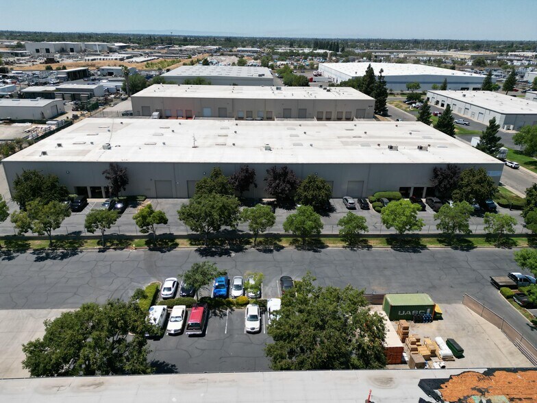 More Photos Of 8432 Rovana Cir, Sacramento Warehouse For Lease