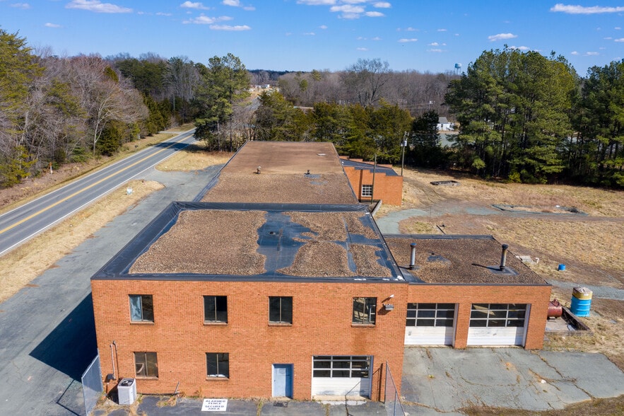 More Photos Of 2428 Richmond Rd, Troy Auto Salvage Facility For Sale