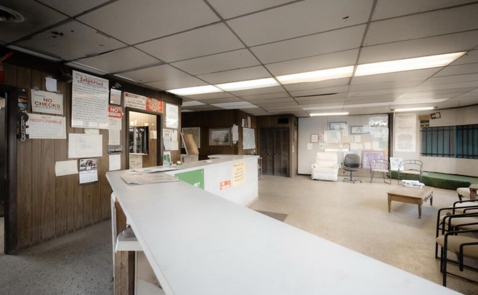 More Photos Of 13118 Gratiot Ave, Detroit Auto Repair For Sale