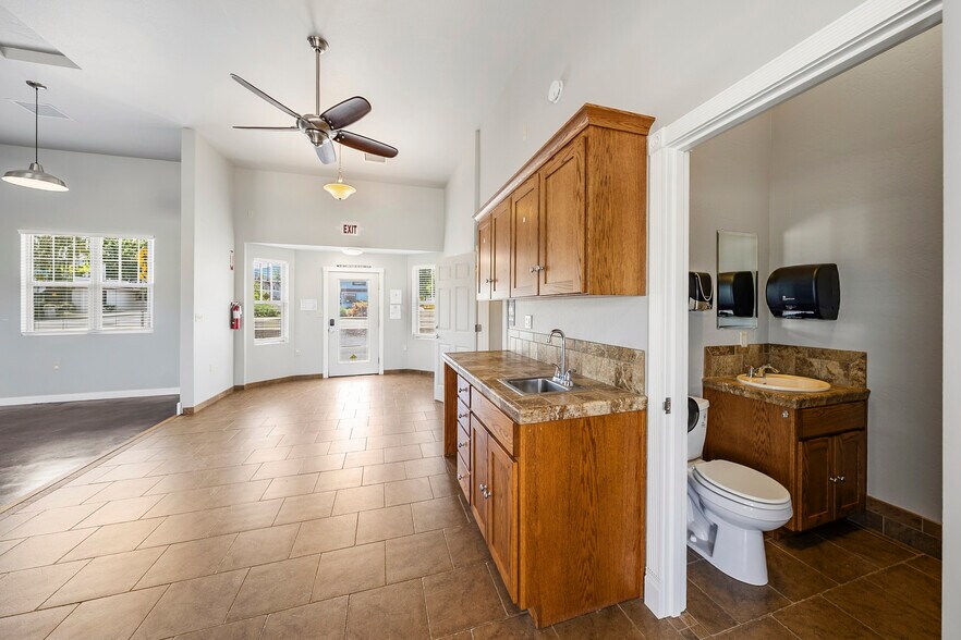 More Photos Of 143 S Main St, Phoenix Office For Sale