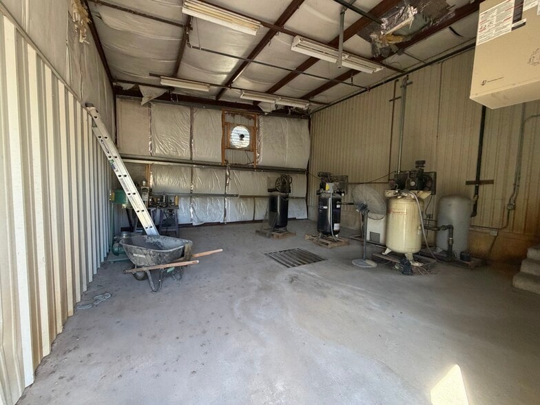 More Photos Of 3248 N Sheridan Rd, Tulsa Warehouse For Sale