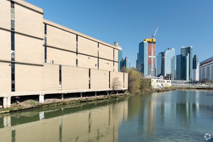 More Photos Of 27-11 49th Ave, Long Island City Manufacturing For Lease