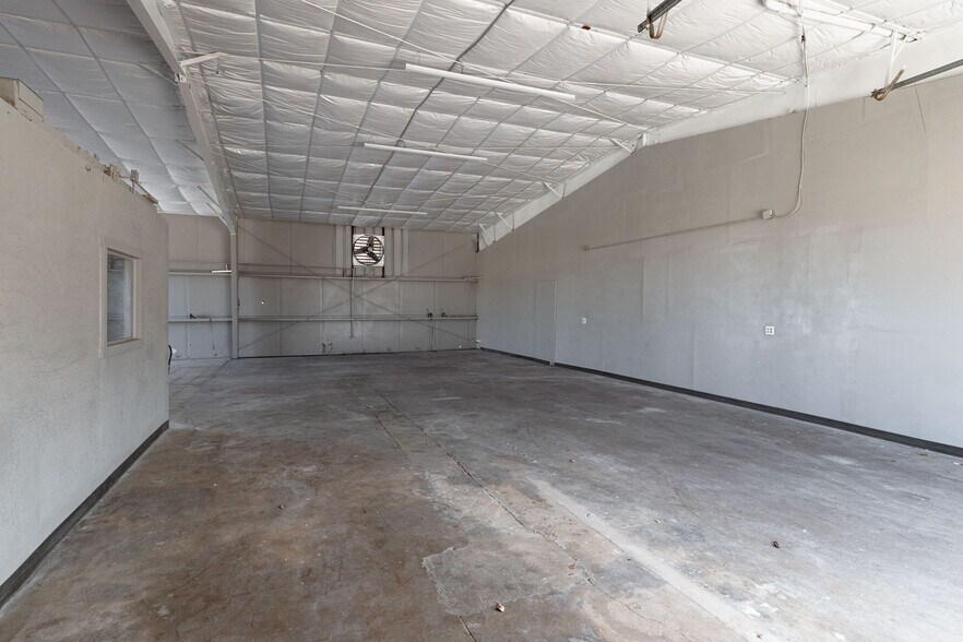 More Photos Of 4404-4412 Glenview Dr, Haltom City Warehouse For Lease