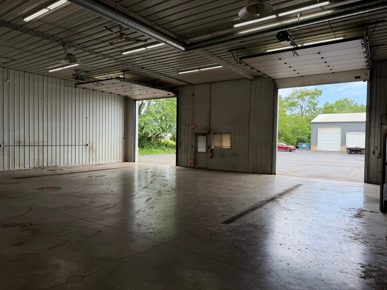 More Photos Of 14611 W Edison Dr, New Lenox Warehouse For Lease