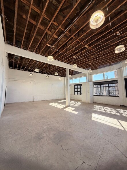 More Photos Of 700 N Heliotrope Dr, Los Angeles Storefront For Lease