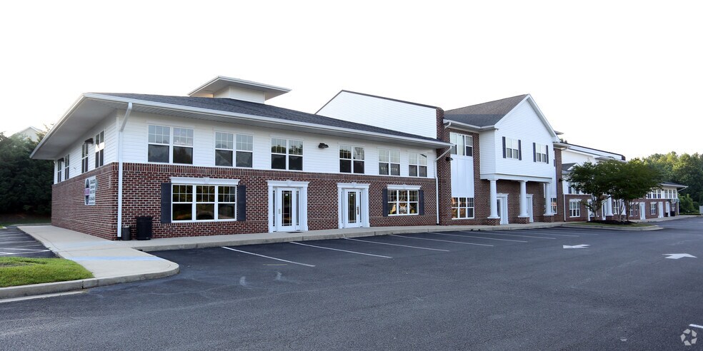 More Photos Of 8191 Jennifer Ln, Owings Office For Lease