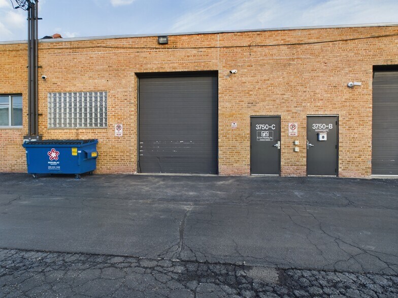 More Photos Of 3750 Industrial Ave, Rolling Meadows Warehouse For Sale