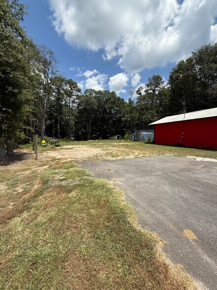 More Photos Of 3230 Oak St, Austell Freestanding For Sale