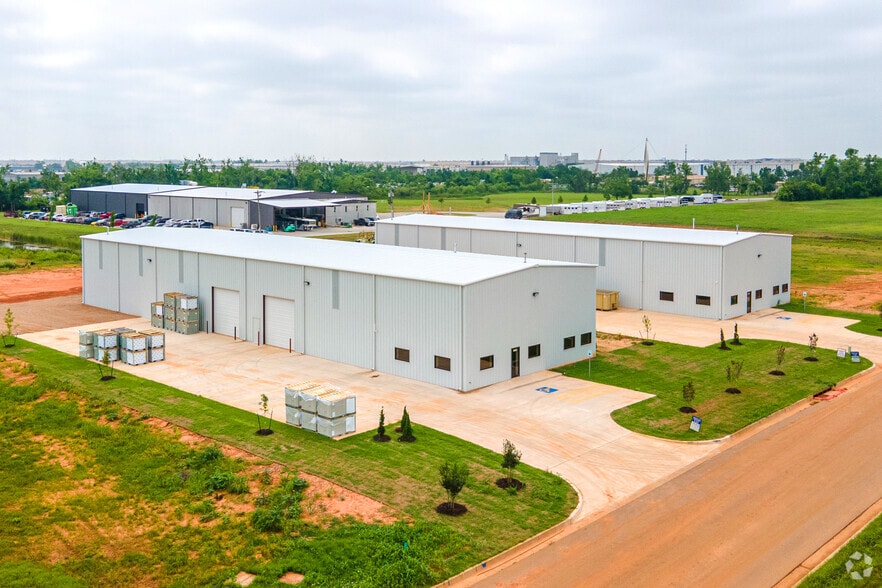 More Photos Of 8408 SW 23rd Pl, Oklahoma City Industrial For Lease