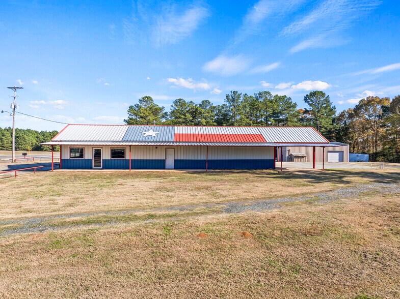 Primary Photo Of 802 E Main St, Omaha Flex For Sale