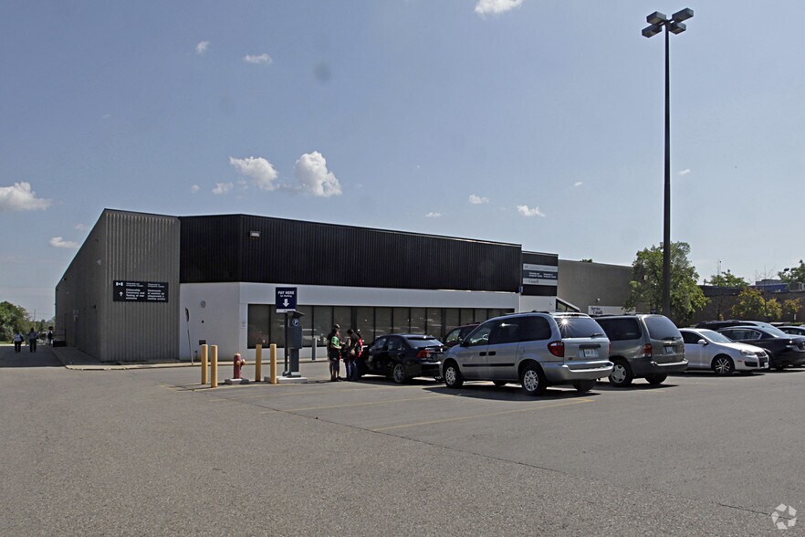 More Photos Of 3085 Glen Erin Dr, Mississauga Office For Sale