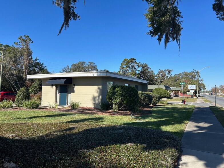 More Photos Of 798 SW Main Blvd, Lake City Office For Sale