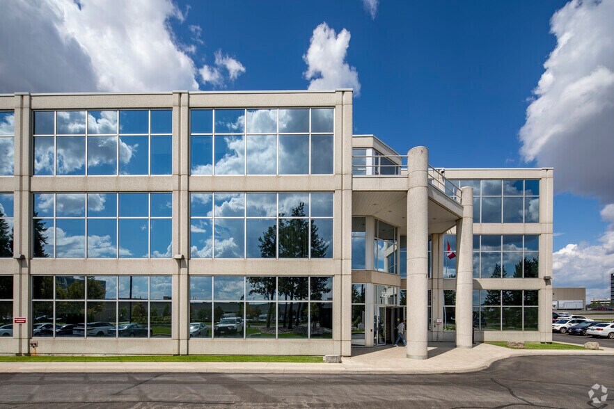 More Photos Of 2355 Skymark Ave, Mississauga Office For Lease