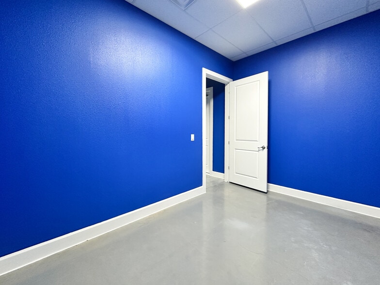 More Photos Of 23645 Gosling Rd, Spring Flex For Lease
