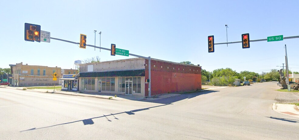 Primary Photo Of 1907 Avenue M, Hondo Storefront For Sale