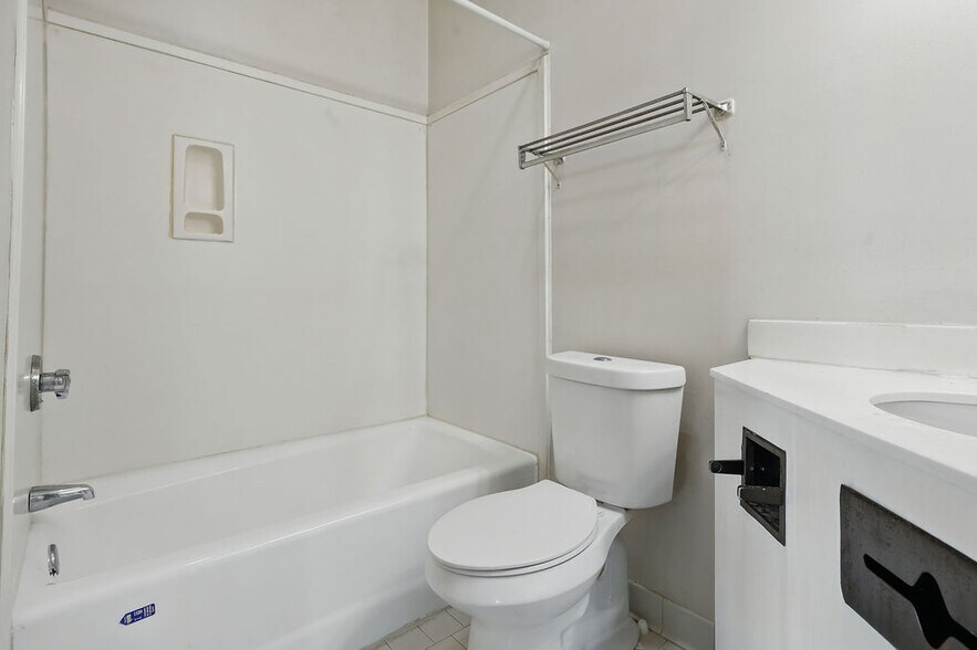 More Photos Of 4325 Casino Center Dr, Robinsonville Apartments For Sale