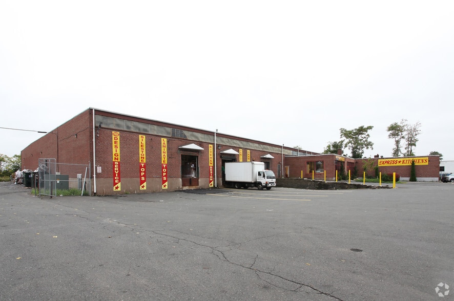 More Photos Of 3080 Main St, Hartford Showroom For Sale