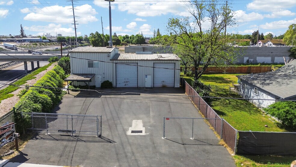 More Photos Of 652 E Lockeford St, Lodi Auto Repair For Sale