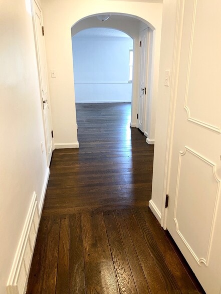 More Photos Of 877 Ludlow, Cincinnati Apartments For Sale