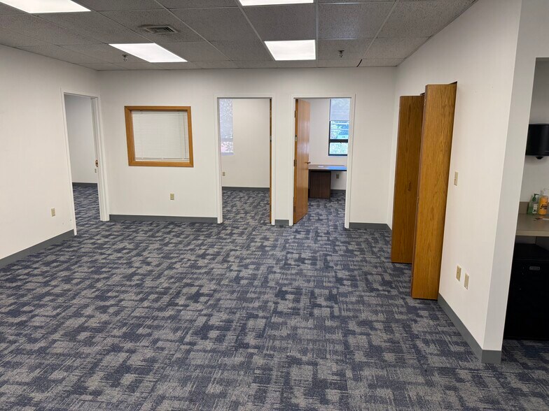 More Photos Of 110 Winn St, Woburn Office For Lease