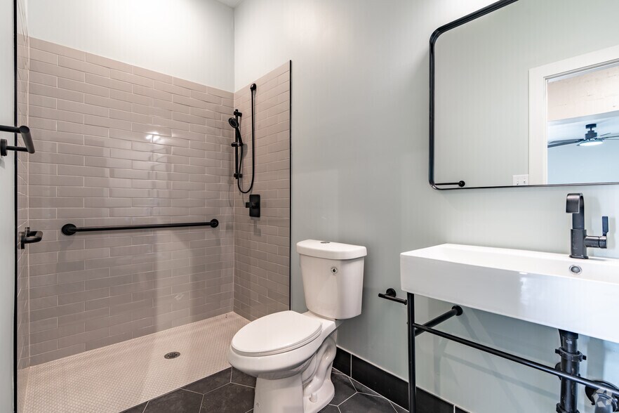 More Photos Of 628 Madison Ave, Memphis Apartments For Lease