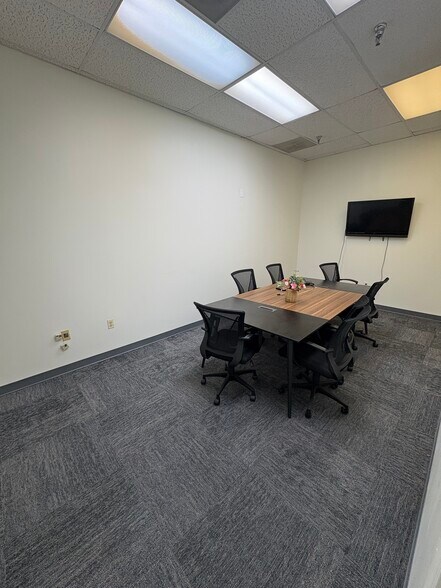 More Photos Of 7401 Forbes Blvd, Lanham Office For Sale