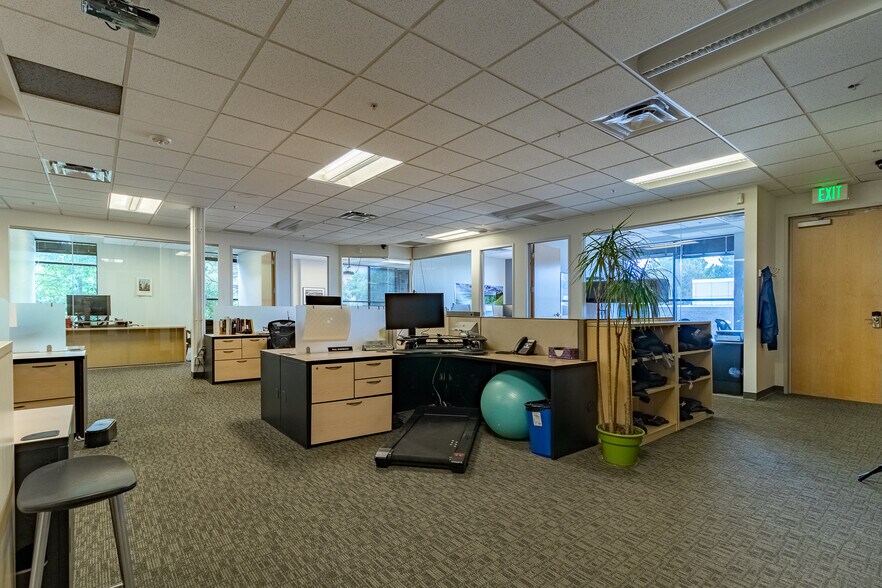 More Photos Of 4775 E Walnut St, Boulder Light Distribution For Lease