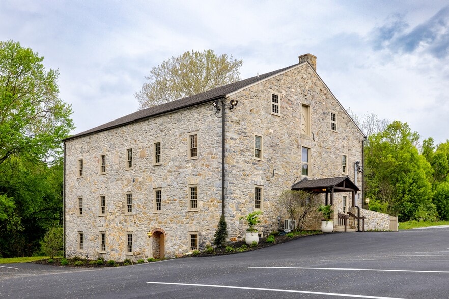 Primary Photo Of 1415 E Oregon Rd, Leola Office For Lease