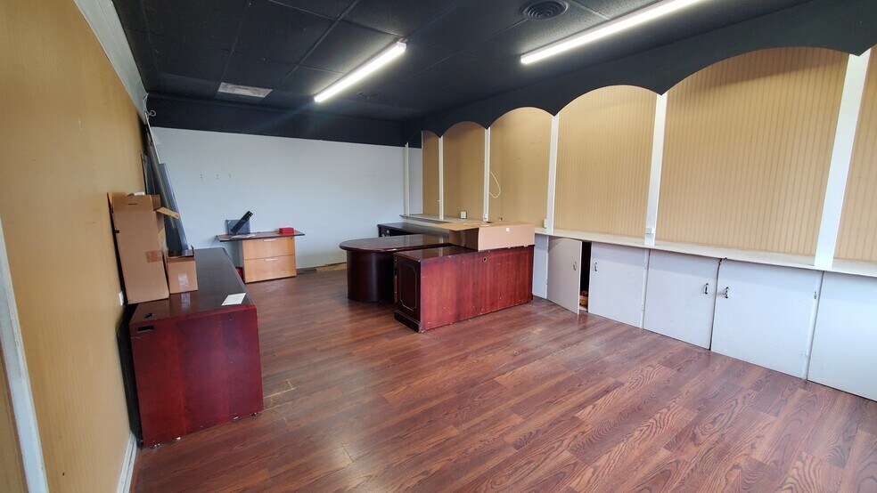 More Photos Of 5 Broadview Ave, Warrenton Freestanding For Lease