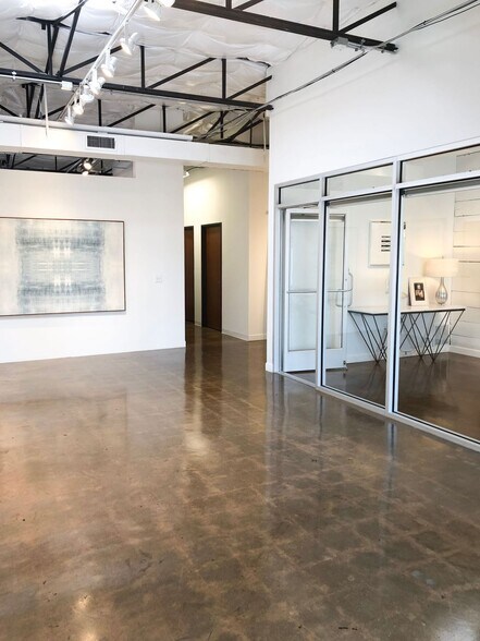 More Photos Of 2007 Farrington St, Dallas Distribution For Lease