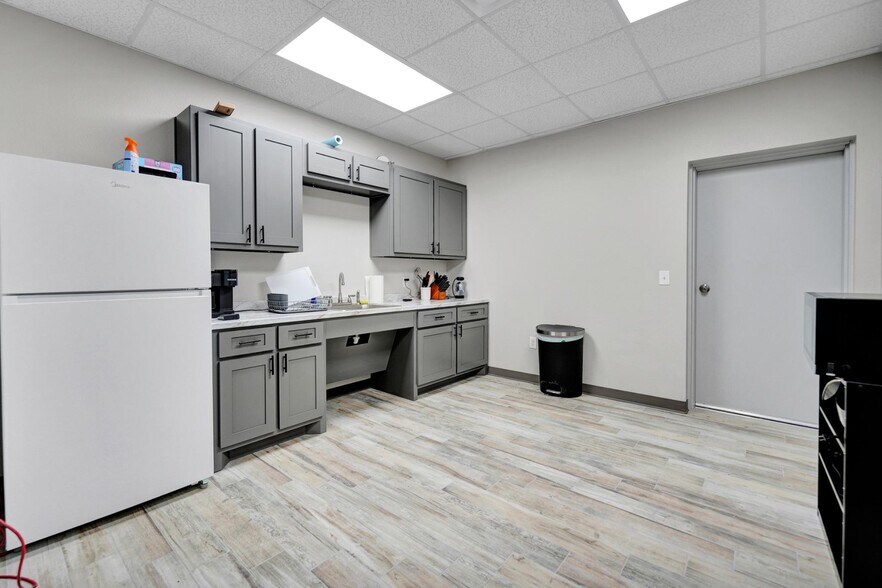 More Photos Of 2200 E County 130 rd, Midland Industrial For Lease