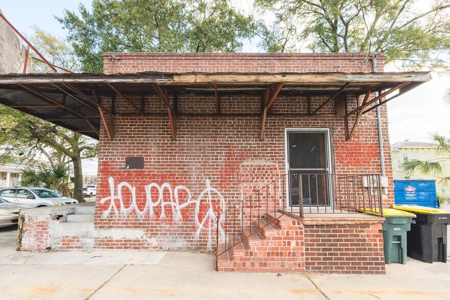 More Photos Of 15 W 43rd St, Savannah Restaurant For Lease