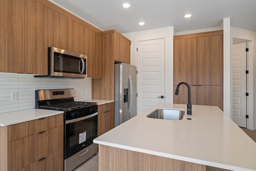 More Photos Of 1935 W 250 S, Hurricane Apartments For Sale