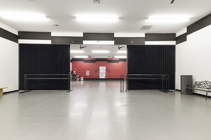 More Photos Of 6148 Precinct Line Rd, Hurst Storefront For Sale