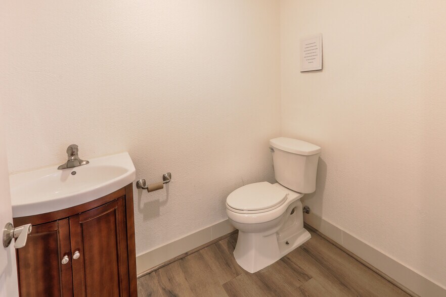 More Photos Of 1000 Garces Ave, Las Vegas Office For Sale