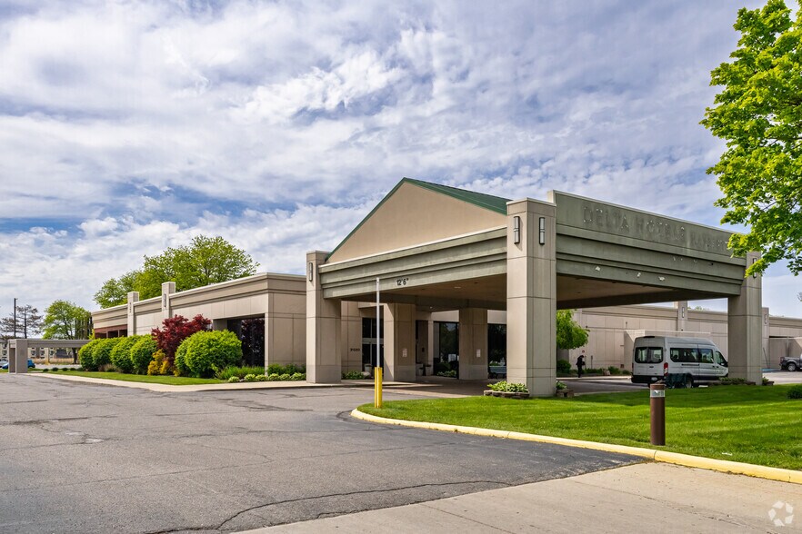 Primary Photo Of 31500 Wick Rd, Romulus Hotel For Sale